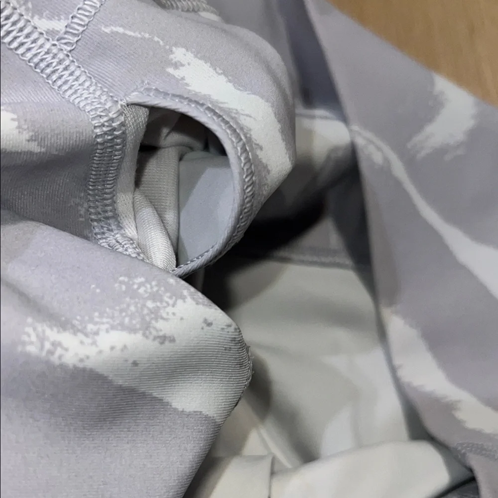 EUC - Lululemon Wunder Under Crop Capri Gray and White Leggings - Picture 6 of 7